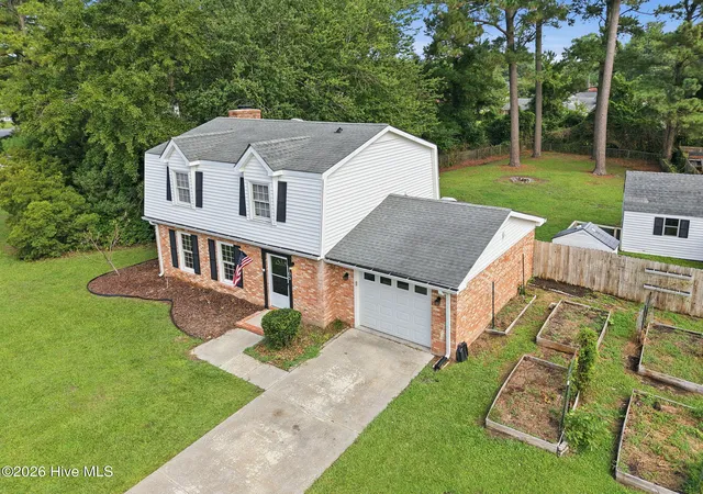 Photo 2 of Single family home for sale at 105 Hillside Ct, Jacksonville, NC 28546 | MLS# 100598143 | Listing updated on 2026-09-11