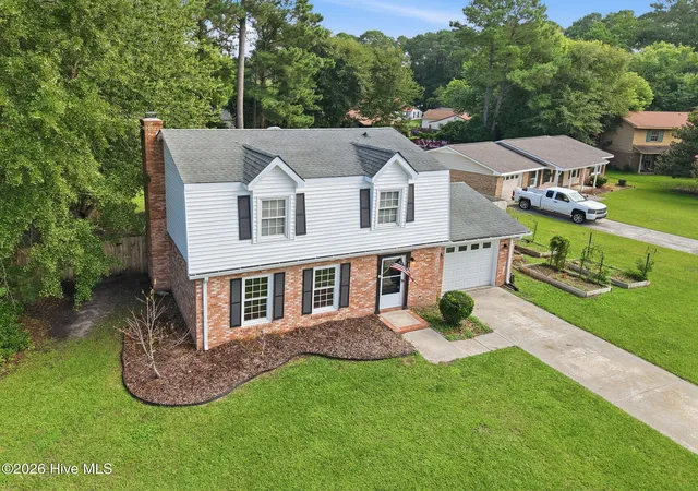 Photo 3 of Single family home for sale at 105 Hillside Ct, Jacksonville, NC 28546 | MLS# 100598143 | Listing updated on 2026-09-11