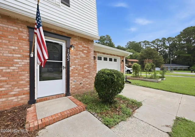 Photo 3 of Single family home for sale at 105 Hillside Ct, Jacksonville, NC 28546 | MLS# 100598143 | Listing updated on 2026-10-05