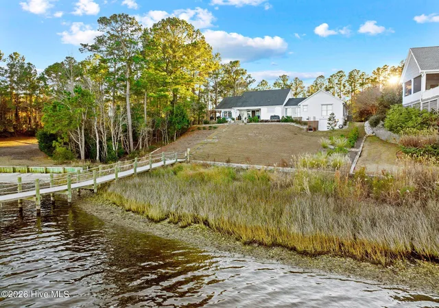 Photo 3 of Single family home for sale at 122 Line Boat Ln, Swansboro, NC 28584 | MLS# 100599198 | Listing updated on 2026-10-05