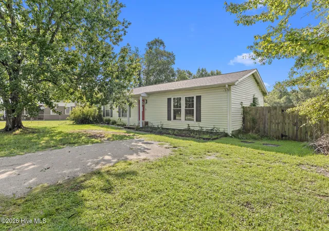 Photo 1 of Single family home for sale at 651 Queens Crk Rd, Hubert, NC 28539 | MLS# 100597699 | Listing updated on 2026-09-14