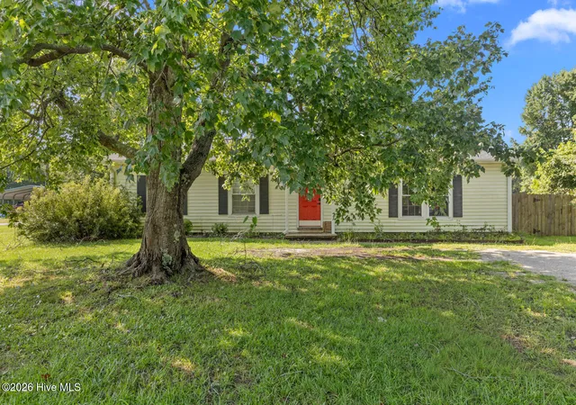Photo 2 of Single family home for sale at 651 Queens Crk Rd, Hubert, NC 28539 | MLS# 100597699 | Listing updated on 2026-09-14