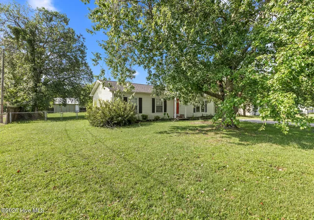 Photo 3 of Single family home for sale at 651 Queens Crk Rd, Hubert, NC 28539 | MLS# 100597699 | Listing updated on 2026-09-14