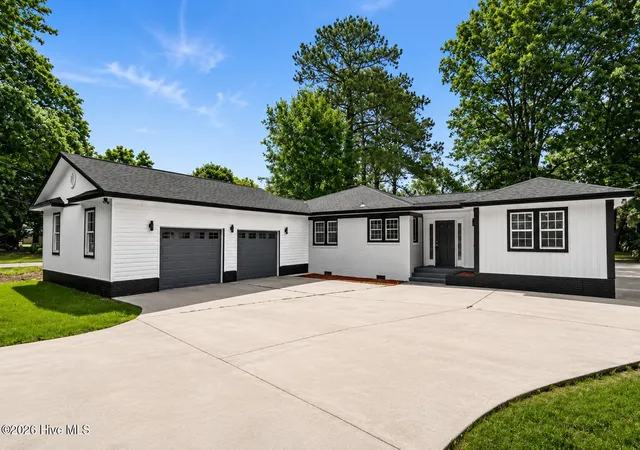 Single family home for sale at 533 W College St, Warsaw, NC 28398 | MLS# 100598446