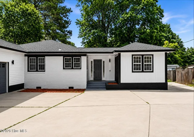 Photo 3 of Single family home for sale at 533 W College St, Warsaw, NC 28398 | MLS# 100598446 | Listing updated on 2026-09-15