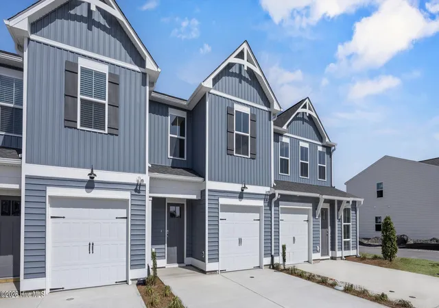 Photo 3 of Townhouse for sale at 62 W Pioneer Way #121, Hampstead, NC 28443 | MLS# 100591614 | Listing updated on 2026-09-19