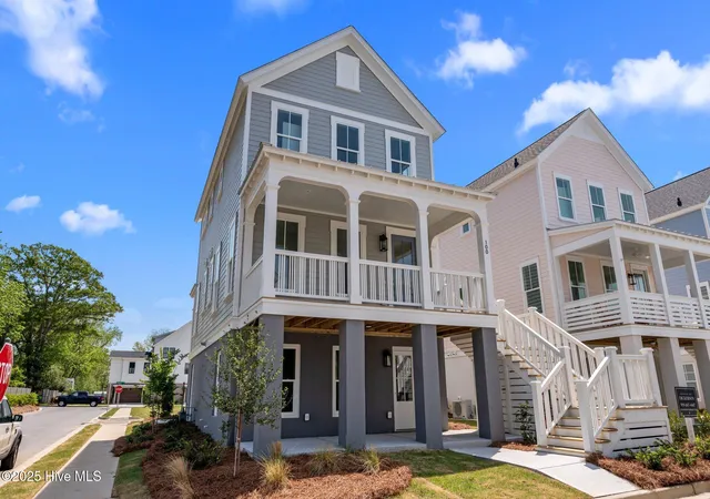Photo 2 of Single family home for sale at 100 Wiley St, Washington, NC 27889 | MLS# 100598955 | Listing updated on 2026-09-16