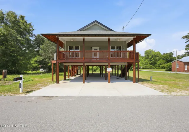 Photo 1 of Single family home for sale at 303 E Jones St, Trenton, NC 28585 | MLS# 100594345 | Listing updated on 2026-09-27