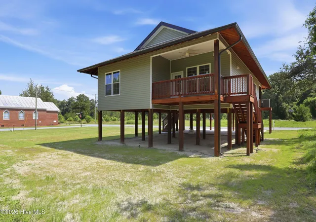Photo 3 of Single family home for sale at 303 E Jones St, Trenton, NC 28585 | MLS# 100594345 | Listing updated on 2026-09-27