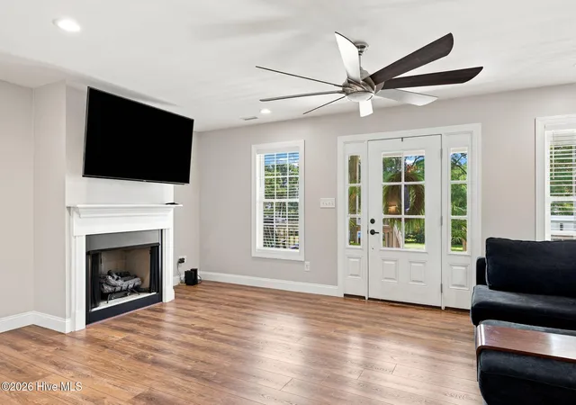 Photo 4 of Single family home for sale at 1422 Harkers Is Rd, Beaufort, NC 28516 | MLS# 100597528 | Listing updated on 2026-08-21