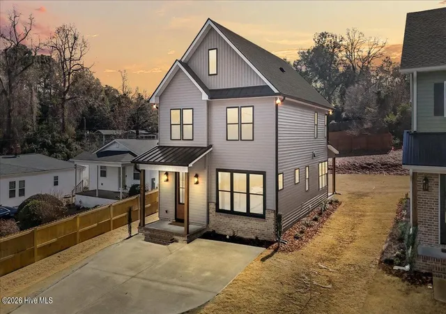 Photo 1 of Single family home for sale at 261 N Hale St, Southern Pines, NC 28387 | MLS# 100555495 | Listing updated on 2026-08-18