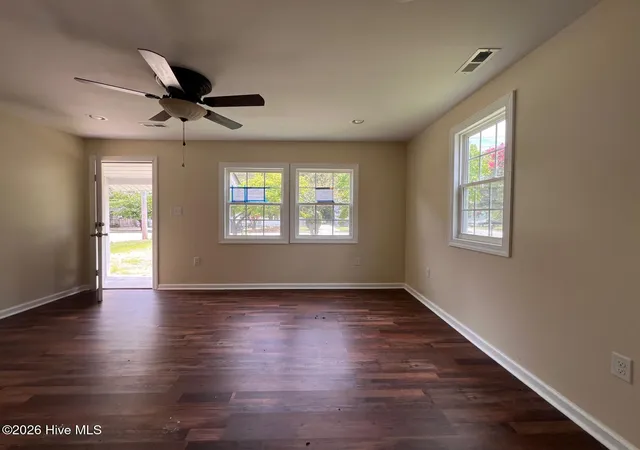 Photo 3 of Single family home for sale at 622 E Vance St, Laurinburg, NC 28352 | MLS# 100599194 | Listing updated on 2026-08-26