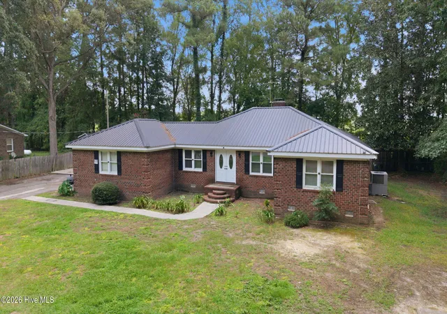 Photo 2 of Single family home for sale at 2453 Pennant Dr, Greenville, NC 27834 | MLS# 100594831 | Listing updated on 2026-09-06