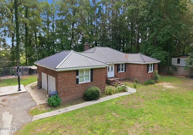 Photo 3 of Single family home for sale at 2453 Pennant Dr, Greenville, NC 27834 | MLS# 100594831 | Listing updated on 2026-09-06