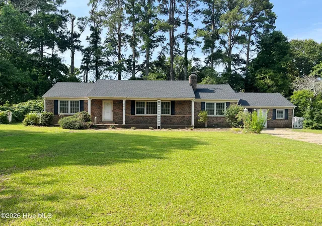 Photo 1 of Single family home for sale at 1005 W Queen St, Edenton, NC 27932 | MLS# 100599136 | Listing updated on 2026-09-25
