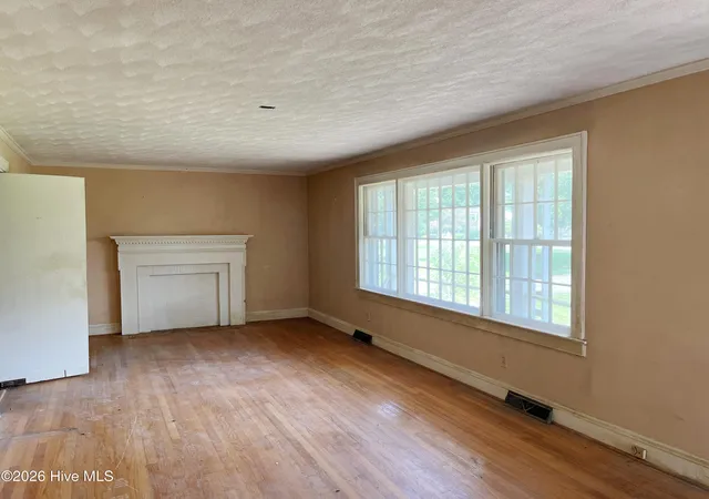 Photo 3 of Single family home for sale at 1005 W Queen St, Edenton, NC 27932 | MLS# 100599136 | Listing updated on 2026-09-25