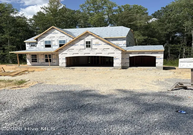 Photo 3 of Single family home for sale at 370 Glade Dr, Aberdeen, NC 28315 | MLS# 100597578 | Listing updated on 2026-09-02