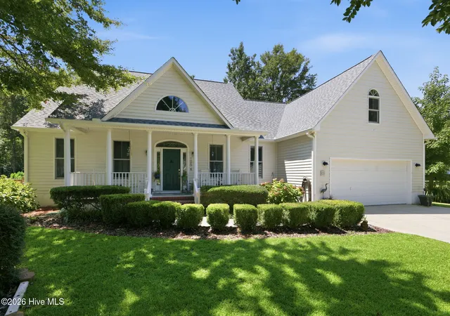 Photo 1 of Single family home for sale at 105 Travis Dr, Beaufort, NC 28516 | MLS# 100595708 | Listing updated on 2026-08-31