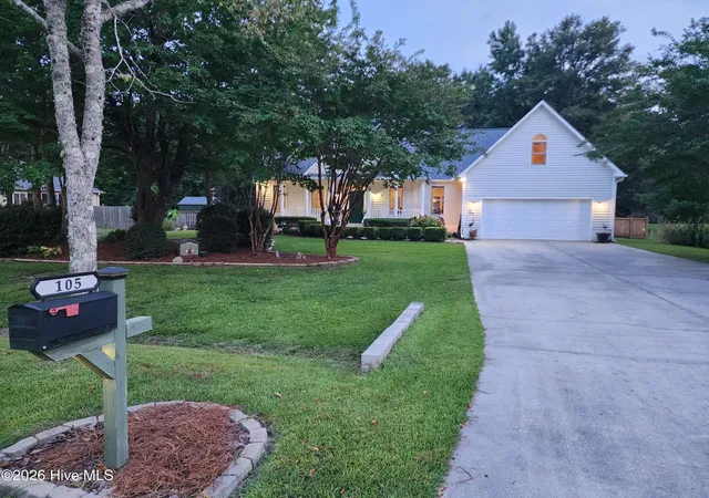 Photo 2 of Single family home for sale at 105 Travis Dr, Beaufort, NC 28516 | MLS# 100595708 | Listing updated on 2026-08-31
