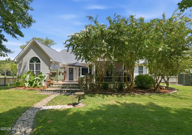 Photo 3 of Single family home for sale at 105 Travis Dr, Beaufort, NC 28516 | MLS# 100595708 | Listing updated on 2026-08-31