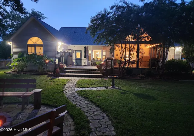 Photo 3 of Single family home for sale at 105 Travis Dr, Beaufort, NC 28516 | MLS# 100595708 | Listing updated on 2026-10-03