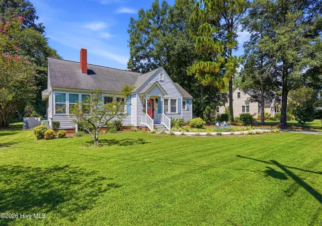 Photo 3 of Single family home for sale at 414 S Raleigh St, Wallace, NC 28466 | MLS# 100597761 | Listing updated on 2026-09-26