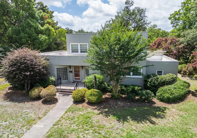 Photo 3 of Single family home for sale at 1210 Essex Dr, Wilmington, NC 28403 | MLS# 100594491 | Listing updated on 2026-09-30