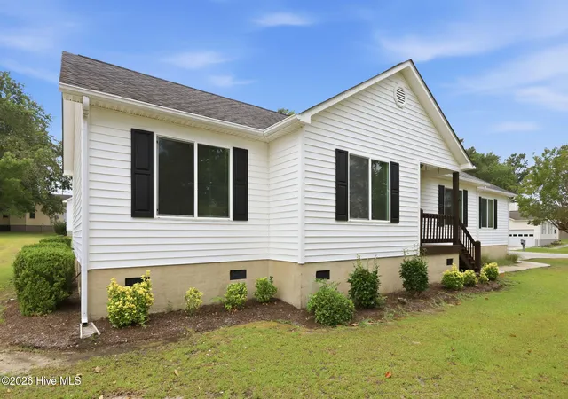 Photo 2 of Single family home for sale at 803 Wood Crk Dr, Hubert, NC 28539 | MLS# 100594562 | Listing updated on 2026-08-23