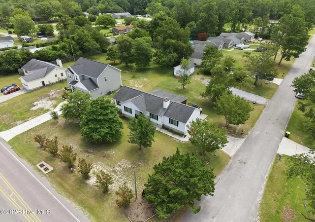 Photo 3 of Single family home for sale at 803 Wood Crk Dr, Hubert, NC 28539 | MLS# 100594562 | Listing updated on 2026-08-23