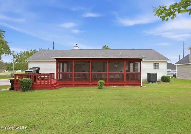 Photo 4 of Single family home for sale at 803 Wood Crk Dr, Hubert, NC 28539 | MLS# 100594562 | Listing updated on 2026-08-23