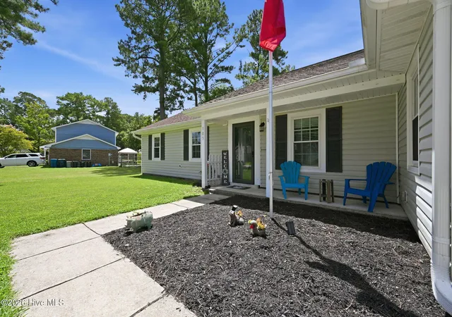 Photo 4 of Single family home for sale at 105 Cherrywood Ct, Jacksonville, NC 28546 | MLS# 100595142 | Listing updated on 2026-09-28