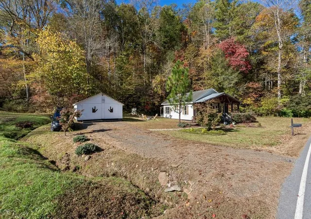 Photo 3 of Single family home for sale at 3391 Candy Mountain Rd, Murphy, NC 28906 | MLS# 98543490 | Listing updated on 2026-08-18