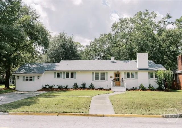 Photo 1 of Single family home for sale at 33 E 63rd St, Savannah, GA 31405 | MLS# SA363424 | Listing updated on 2026-08-29