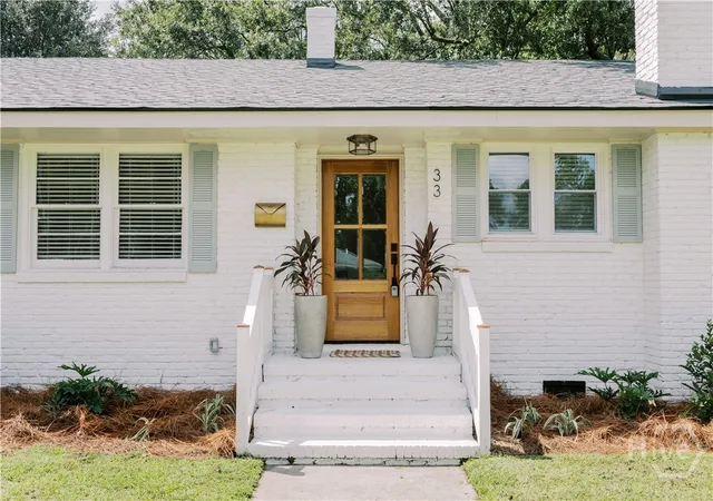 Photo 2 of Single family home for sale at 33 E 63rd St, Savannah, GA 31405 | MLS# SA363424 | Listing updated on 2026-08-29