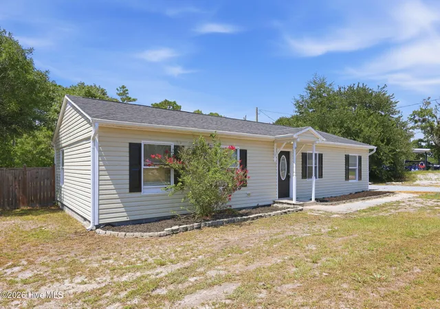 Photo 3 of Single family home for sale at 89 Crown Point Rd, Hubert, NC 28539 | MLS# 100597435 | Listing updated on 2026-08-21