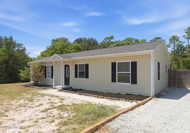 Photo 3 of Single family home for sale at 89 Crown Point Rd, Hubert, NC 28539 | MLS# 100597435 | Listing updated on 2026-08-21