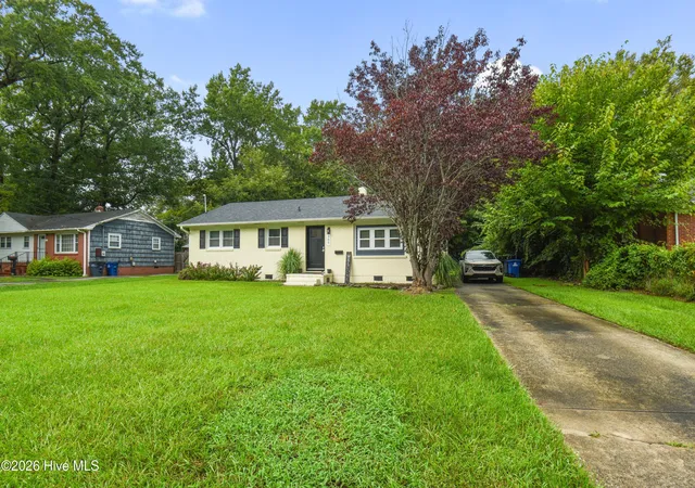 Photo 1 of Single family home for sale at 305 White Oak St, Jacksonville, NC 28540 | MLS# 100599447 | Listing updated on 2026-09-28