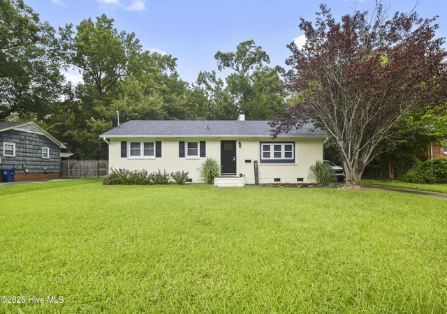 Photo 2 of Single family home for sale at 305 White Oak St, Jacksonville, NC 28540 | MLS# 100599447 | Listing updated on 2026-09-28