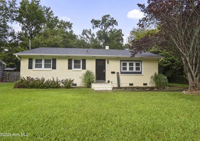 Photo 3 of Single family home for sale at 305 White Oak St, Jacksonville, NC 28540 | MLS# 100599447 | Listing updated on 2026-09-28