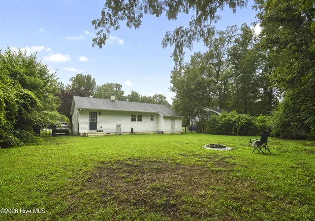 Photo 4 of Single family home for sale at 305 White Oak St, Jacksonville, NC 28540 | MLS# 100599447 | Listing updated on 2026-09-28