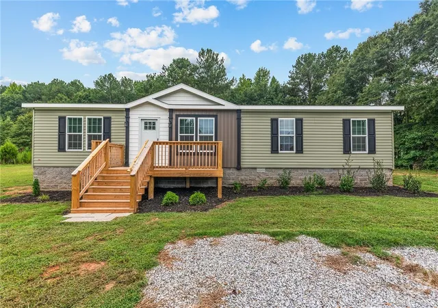 Photo 1 of Manufactured home for sale at 2425 Hardman Morris Rd, Colbert, GA 30628 | MLS# CL362884 | Listing updated on 2026-08-19