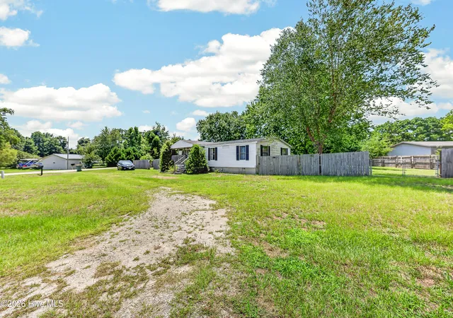 Photo 2 of Manufactured home for sale at 171 Oyster Ln, Hubert, NC 28539 | MLS# 100593365 | Listing updated on 2026-09-15