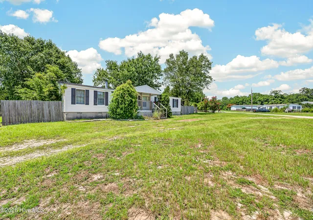 Photo 3 of Manufactured home for sale at 171 Oyster Ln, Hubert, NC 28539 | MLS# 100593365 | Listing updated on 2026-09-15