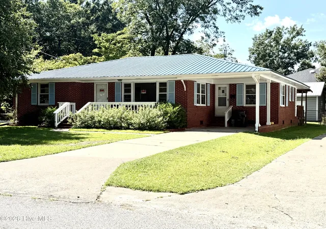 Photo 1 of Single family home for sale at 501 N Chestnut St, Mount Olive, NC 28365 | MLS# 100597498 | Listing updated on 2026-08-19