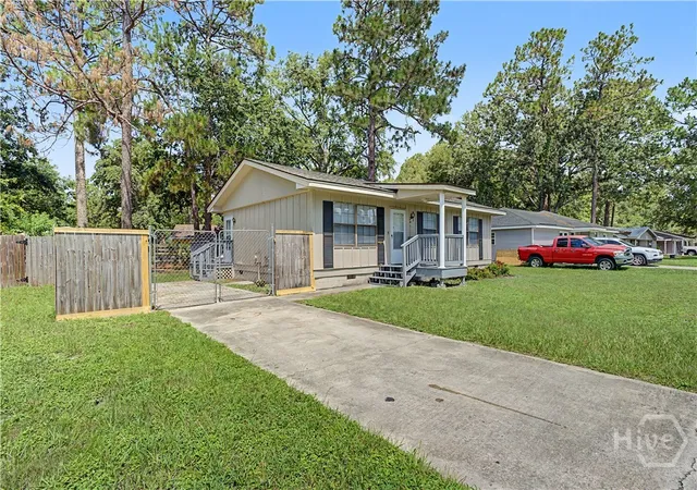 Photo 4 of Single family home for sale at 241 Pointe S Dr, Hinesville, GA 31313 | MLS# SA360869 | Listing updated on 2026-08-19
