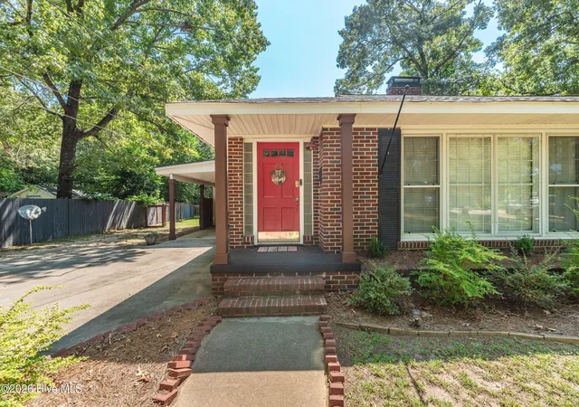 Photo 4 of Single family home for sale at 210 Dunbarton Cir Se, Aiken, SC 29803 | MLS# 100598939 | Listing updated on 2026-10-19