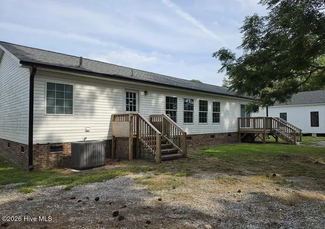 Photo 4 of Single family home for sale at 104 S Washington St, Pikeville, NC 27863 | MLS# 100598392 | Listing updated on 2026-09-01