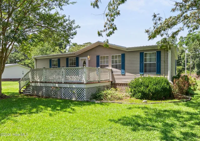 Photo 2 of Manufactured home for sale at 207 Betty Dr, Burgaw, NC 28425 | MLS# 100597630 | Listing updated on 2026-09-10