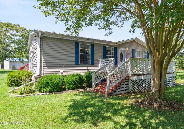 Photo 3 of Manufactured home for sale at 207 Betty Dr, Burgaw, NC 28425 | MLS# 100597630 | Listing updated on 2026-09-10