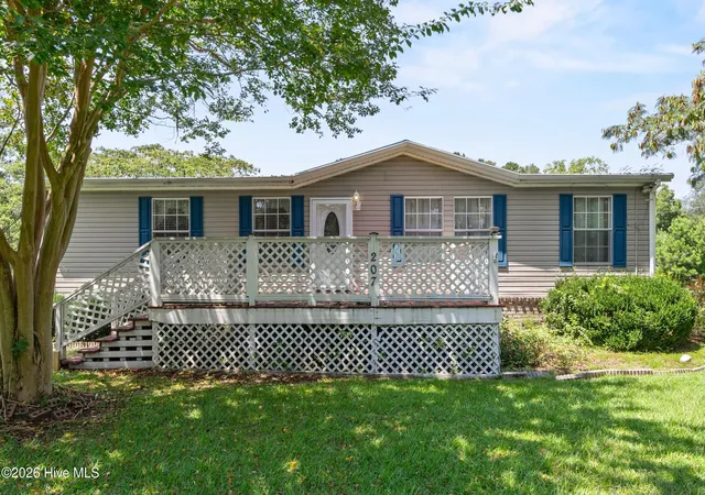 Photo 3 of Manufactured home for sale at 207 Betty Dr, Burgaw, NC 28425 | MLS# 100597630 | Listing updated on 2026-10-05